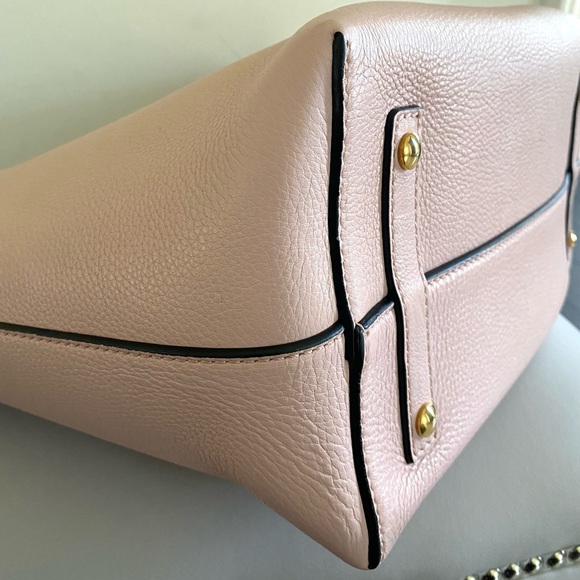 Authentic Burberry “belt bag” - Picture 6 of 16